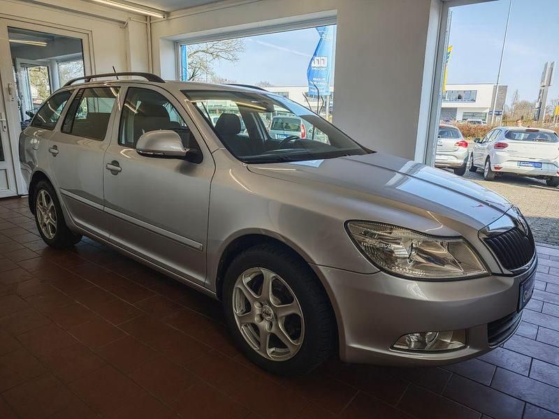 Gebraucht Skoda Octavia Ambition 122 PS (89 kW) 2012 Silber Kombi