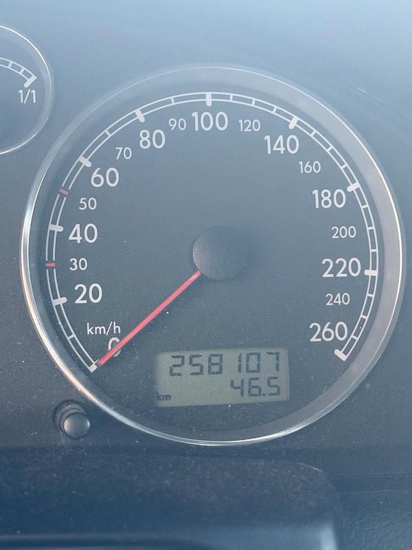 Gebraucht VW Passat 170 PS (125 kW) 2002 Gold Limousine