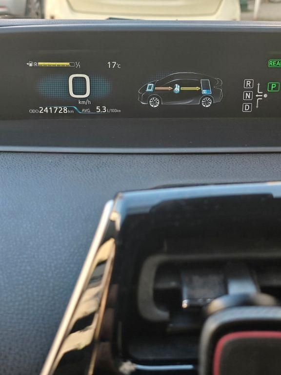 Gebraucht Toyota Prius Comfort 122 PS (89 kW) 2017 Rot Limousine