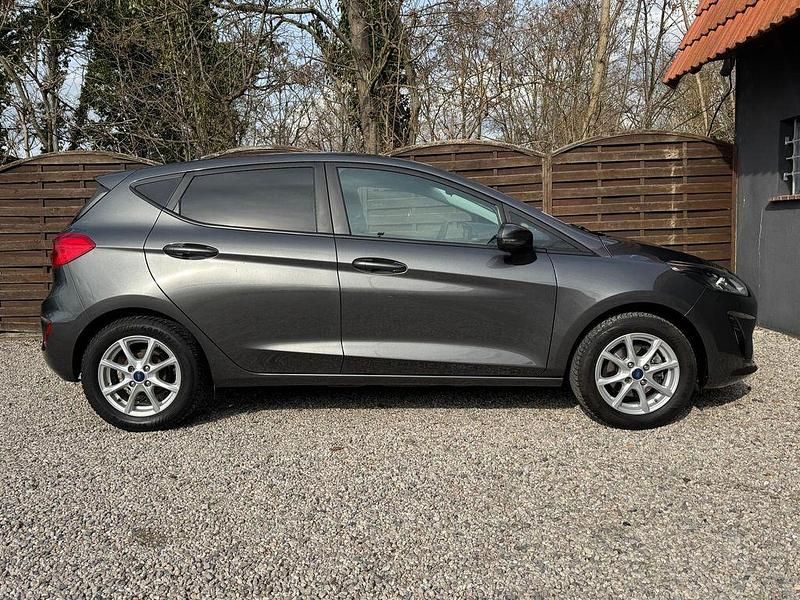 Gebraucht Ford Fiesta Cool & Connect 86 PS (63 kW) 2018 Grau Kleinwagen