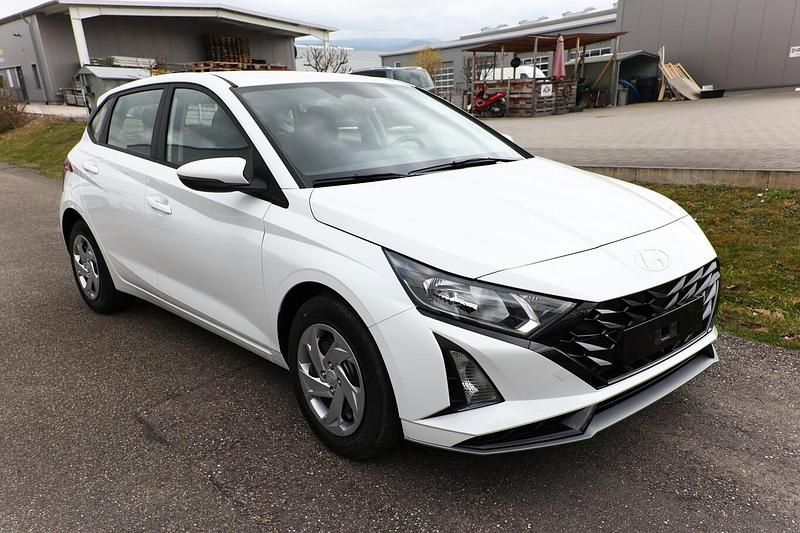 Neu Hyundai i20 Select 90 PS (66 kW) 2025 Atlas white Kleinwagen