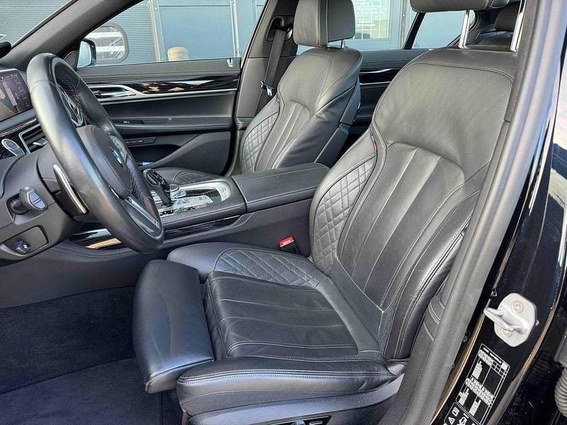 Gebraucht BMW 750 M Sport 530 PS (389 kW) 2019 Carbonschwarz metallic (metallic) Limousine