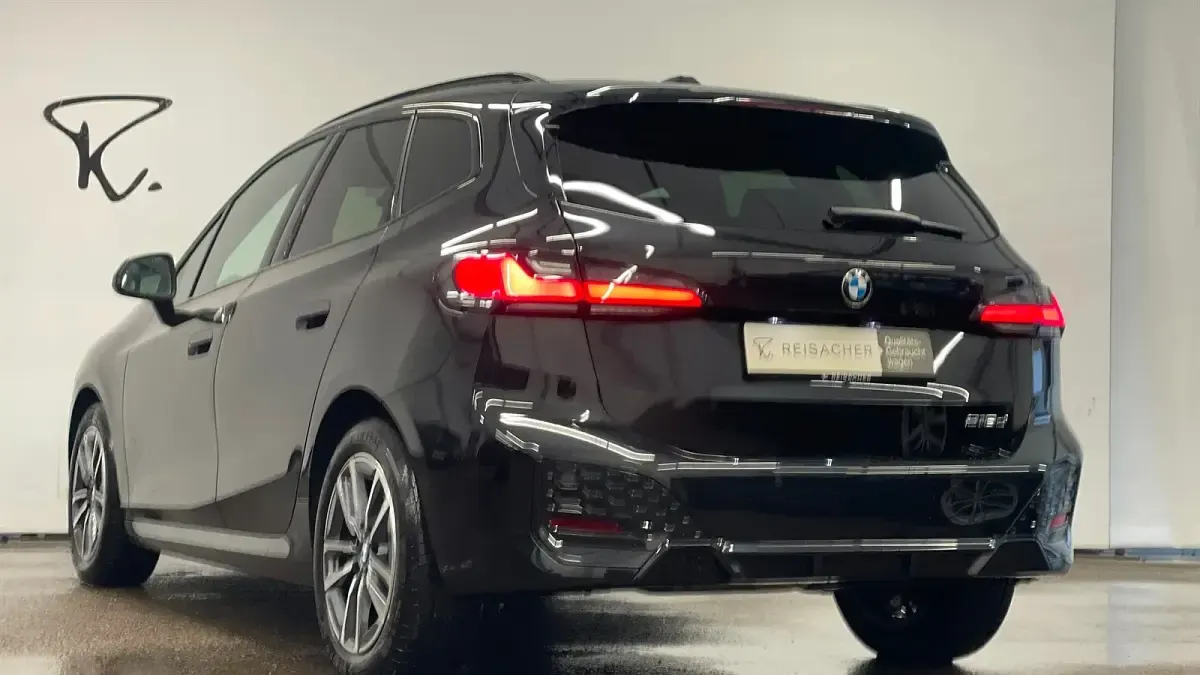 Gebraucht BMW 218 Active Tourer Efficient Dynamics 150 PS (110 kW) 2025 Saphirschwarz metallic Van / Kleinbus