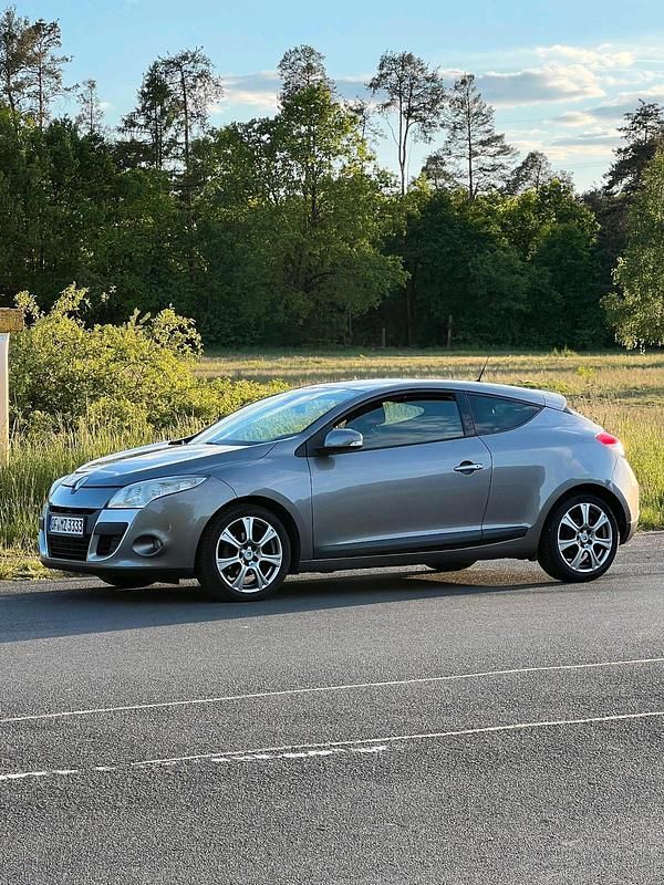 Beige Gebraucht 2009 Renault Mégane III Coupé | 3.500 € (Fairer Preis) - Bild 1/4