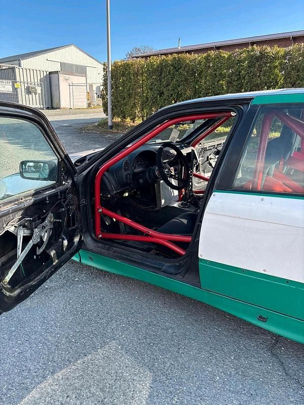 Gebraucht BMW 323 190 PS (139 kW) 1992 Grün Limousine