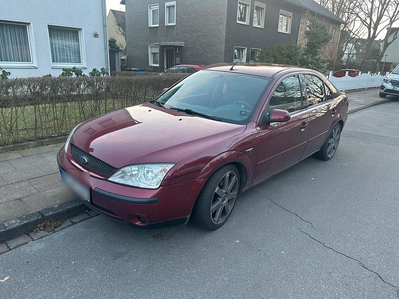 Rot Gebraucht 2001 Ford Mondeo Limousine | 2.000 € (Fairer Preis) - Bild 1/4