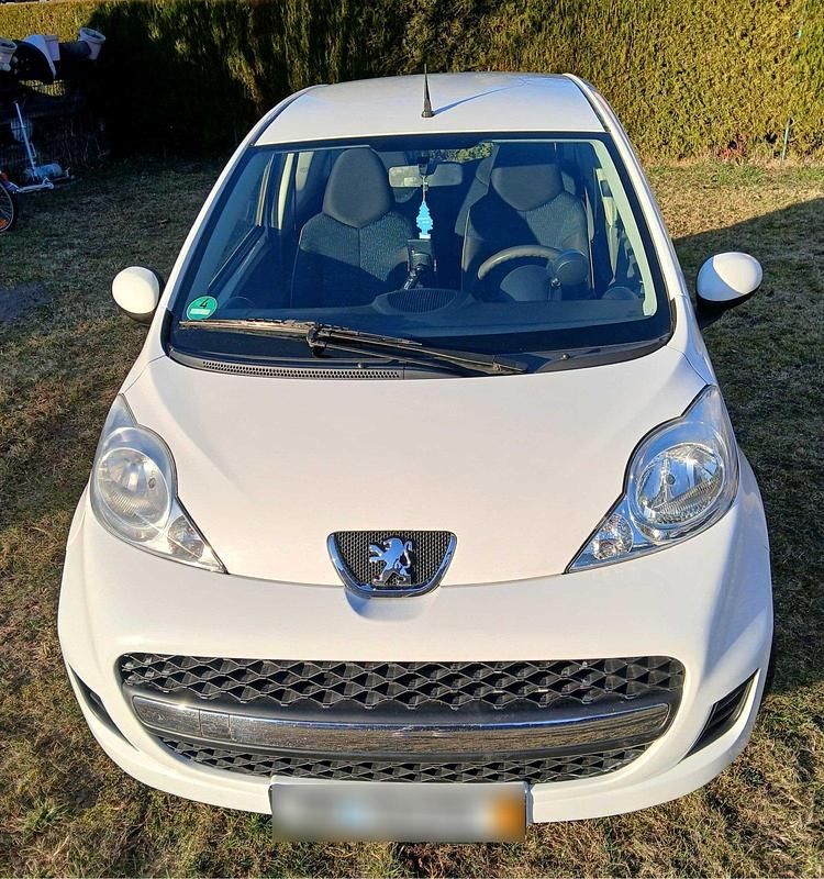 Gebraucht Peugeot 107 68 PS (50 kW) 2011 Weiß Kleinwagen