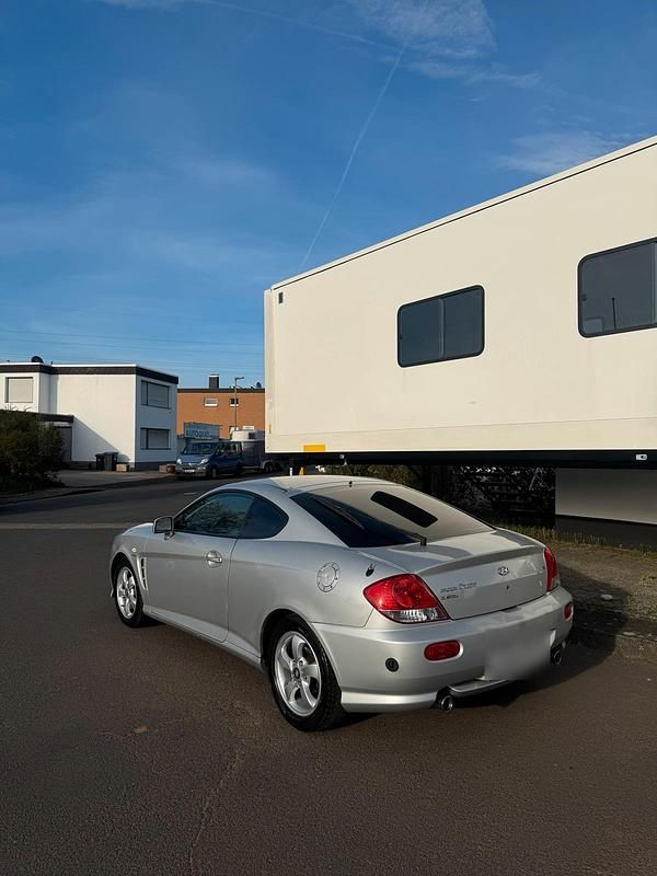 Gebraucht Hyundai Coupé 143 PS (105 kW) 2004 Silber Coupé