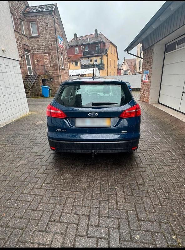 Gebraucht Ford Focus 125 PS (91 kW) 2017 Blau Kombi