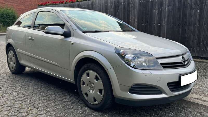 Starsilber/silver iii Gebraucht 2005 Opel Astra Edition Coupé | 2.499 € (Fairer Preis) - Bild 1/4