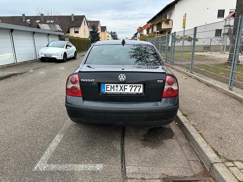 Gebraucht VW Passat 131 PS (96 kW) 2003 Schwarz Limousine
