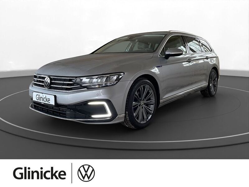 Silber (pyritsilber metallic) Gebraucht 2020 VW Passat GTE Kombi | 22.980 € (Fairer Preis) - Bild 1/4