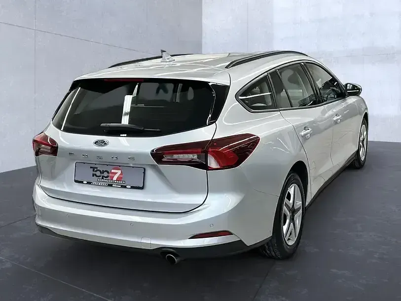 Używany Ford Focus Cool & Connect 120 KM (88 kW) 2022 Srebrny Kombi