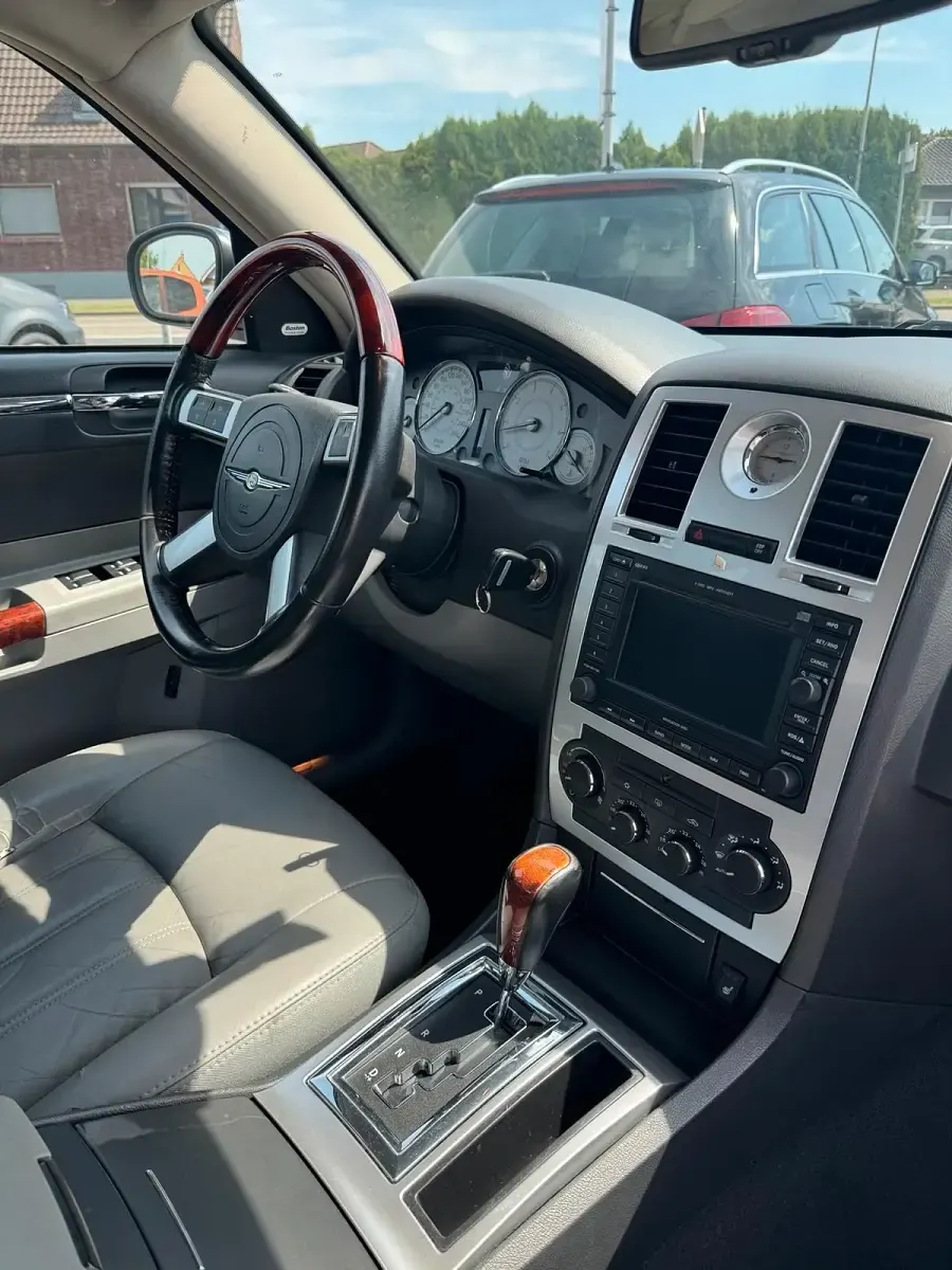 Używany Chrysler 300C 218 KM (160 kW) 2007 Srebrny Sedan/Limuzyna