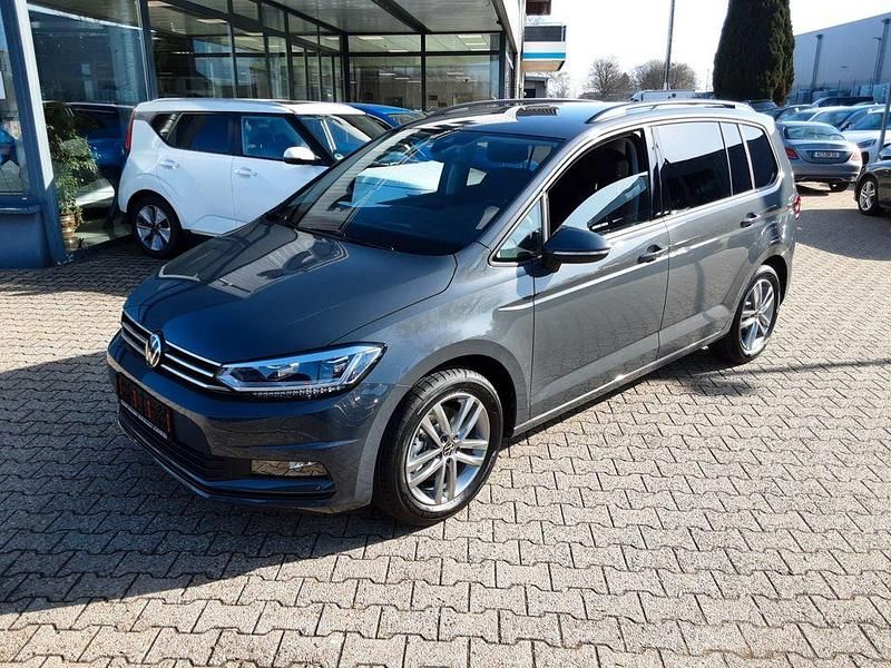 Neu VW Touran 150 PS (110 kW) 2025 Grau Van / Kleinbus