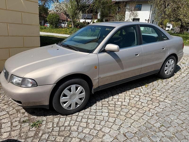 Second-hand Audi A4 165 CP (121 kW) 1998 Argintiu Berlinǎ