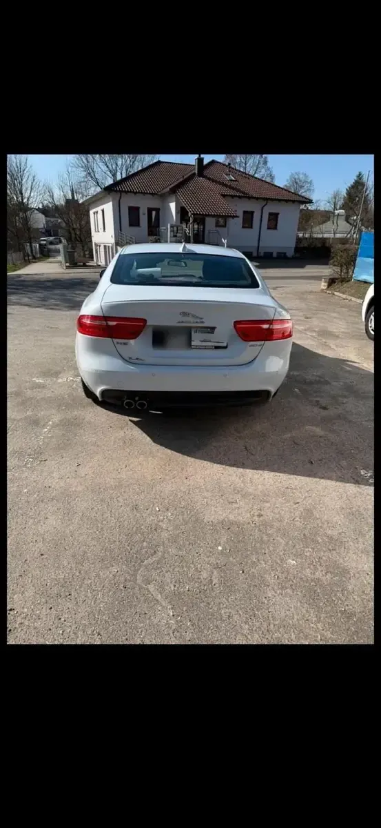 Gebraucht Jaguar XE 179 PS (131 kW) 2017 Weiß Limousine