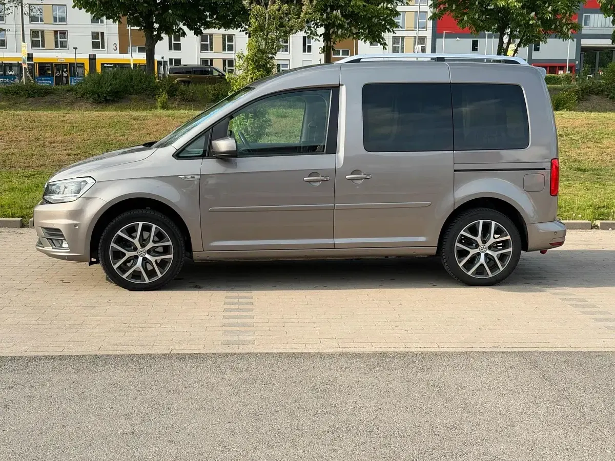 Gebraucht VW Caddy Highline 128 PS (94 kW) 2017 Grau Van / Kleinbus
