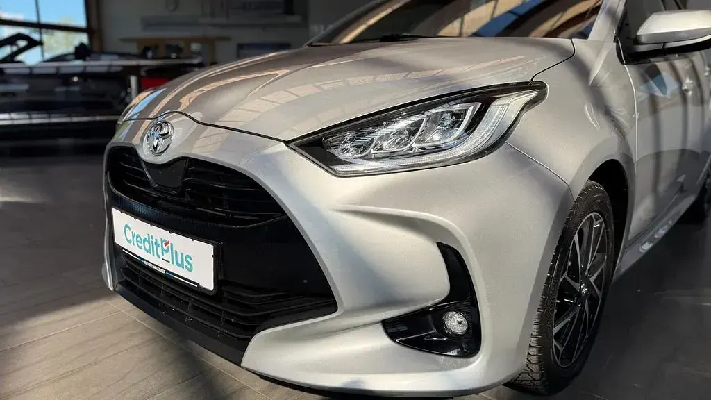 Gebraucht Toyota Yaris 125 PS (91 kW) 2021 Silber (metallic) Kleinwagen