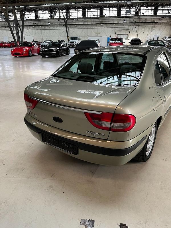 Gebraucht Renault Mégane 107 PS (78 kW) 2001 Grün Kleinwagen
