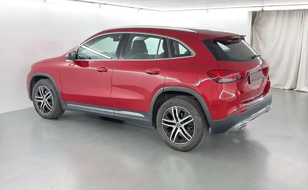 Gebraucht Mercedes GLA200 Progressive 163 PS (119 kW) 2021 Rot SUV