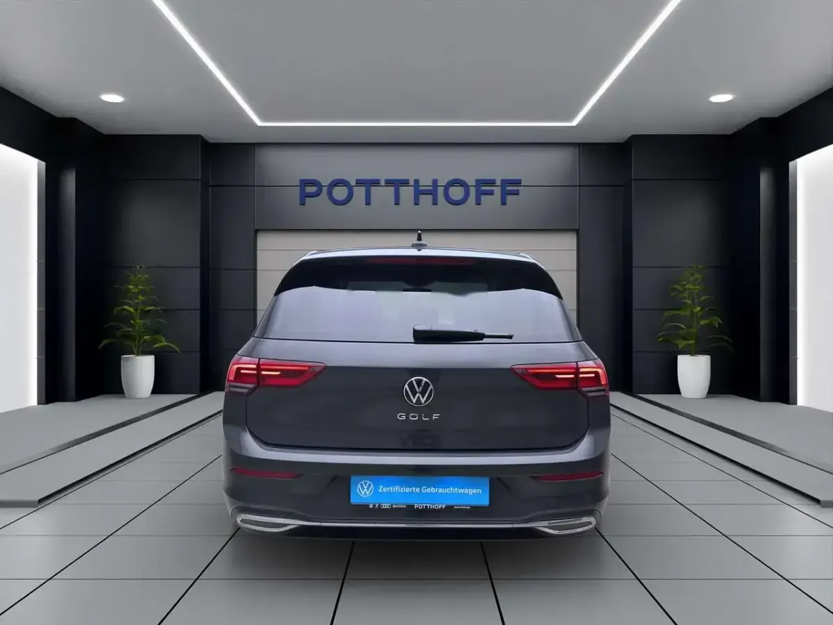 Gebraucht VW Golf VIII Move 150 PS (110 kW) 2024 Grau Limousine