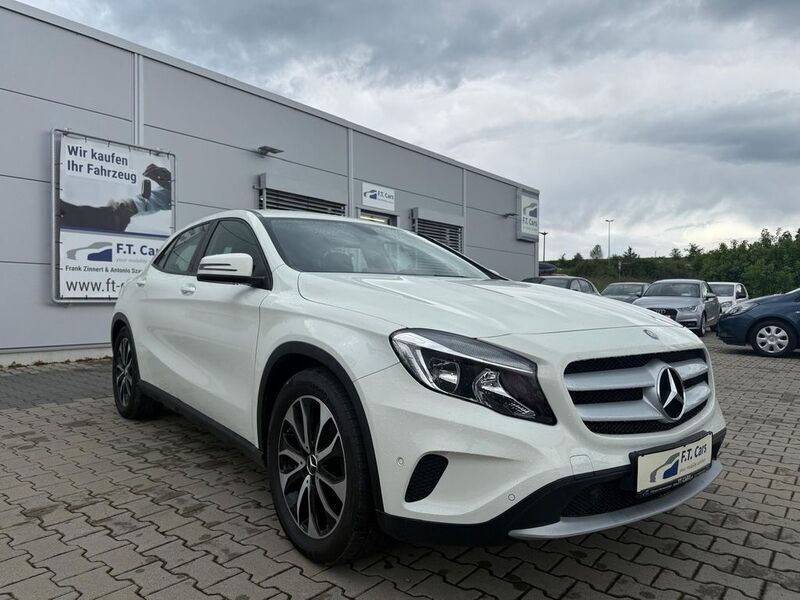 Weiß Gebraucht 2016 Mercedes GLA200 SUV | 16.980 € (Fairer Preis) - Bild 1/4