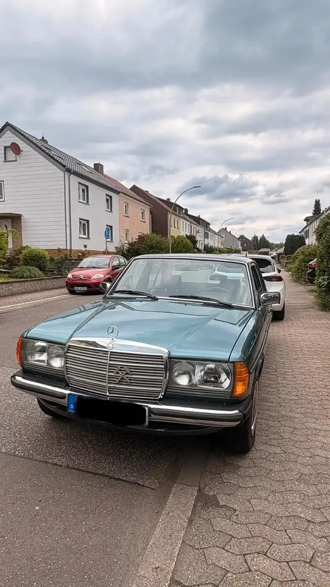 Gebraucht Mercedes 240 72 PS (52 kW) 1982 Grün Limousine