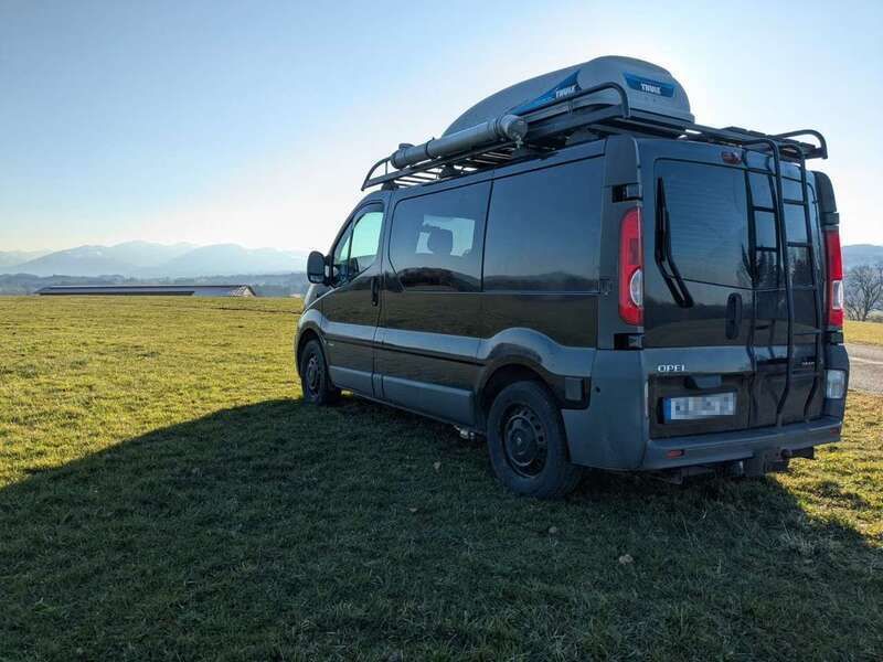 Schwarz Gebraucht 2009 Opel Vivaro Van | 14.400 € - Bild 1/4