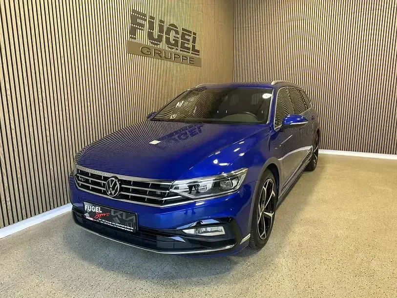 Gebraucht VW Passat R-line 200 PS (147 kW) 2021 Lapiz blue metallic Kombi