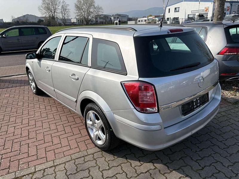 Gebraucht Opel Astra Edition 140 PS (102 kW) 2008 Starsilber iii m2 Kombi