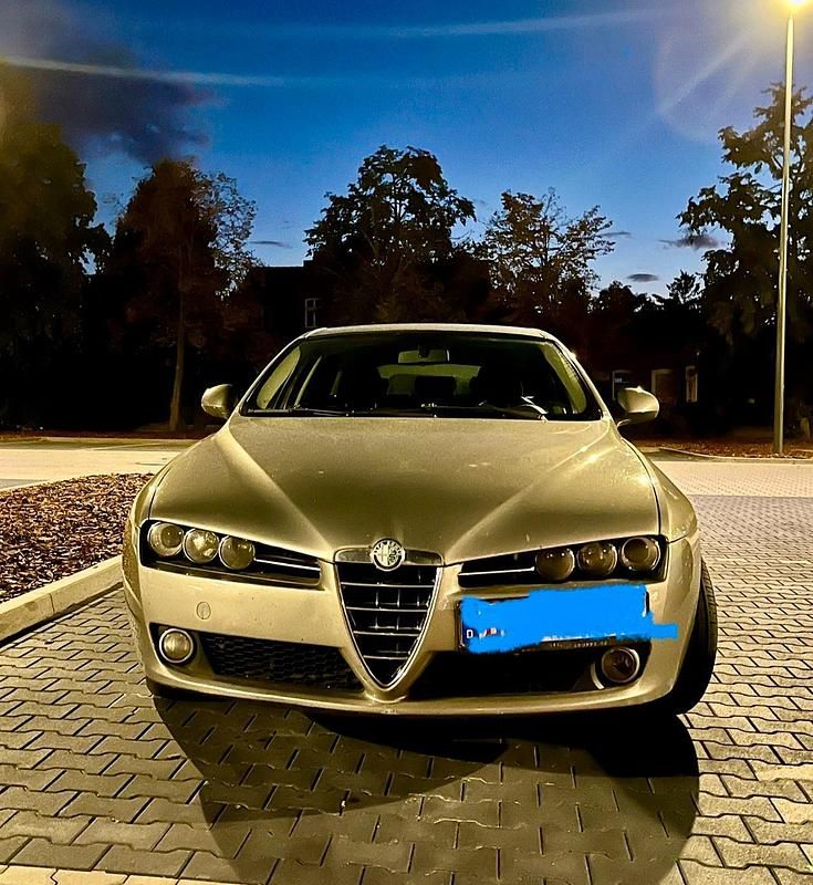 Grau Gebraucht 2009 Alfa Romeo 159 Kombi | 3.500 € - Bild 1/4