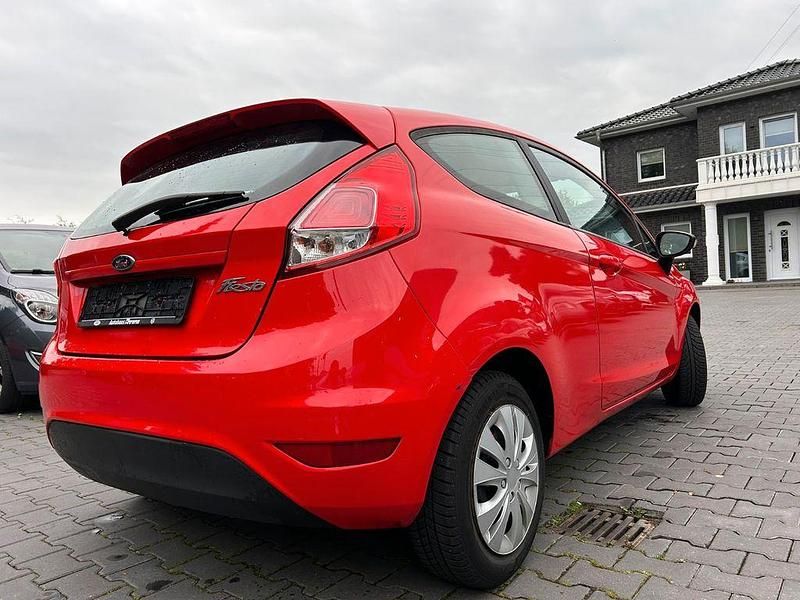 Gebraucht Ford Fiesta Trend 60 PS (44 kW) 2017 Rot Kleinwagen