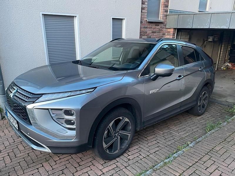 Grau Gebraucht 2021 Mitsubishi Eclipse Plus SUV | 20.700 € (Guter Preis) - Bild 1/4