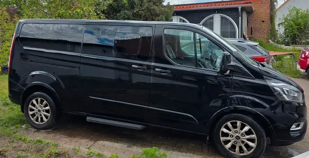 Gebraucht Ford Tourneo 170 PS (125 kW) 2018 Schwarz Van / Kleinbus