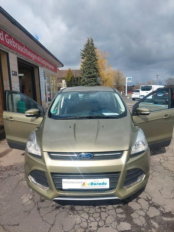 Gebraucht Ford Kuga Trend 150 PS (110 kW) 2014 Gold SUV