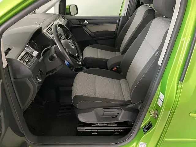 Gebraucht VW Caddy Comfortline 125 PS (91 kW) 2017 Grün Van / Kleinbus