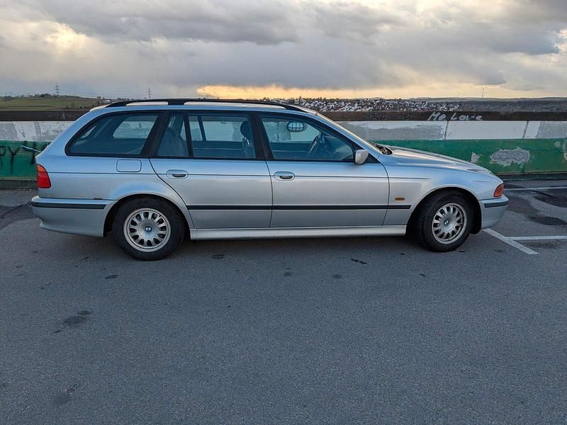 Gebraucht BMW 523 170 PS (125 kW) 1998 Silber Kombi