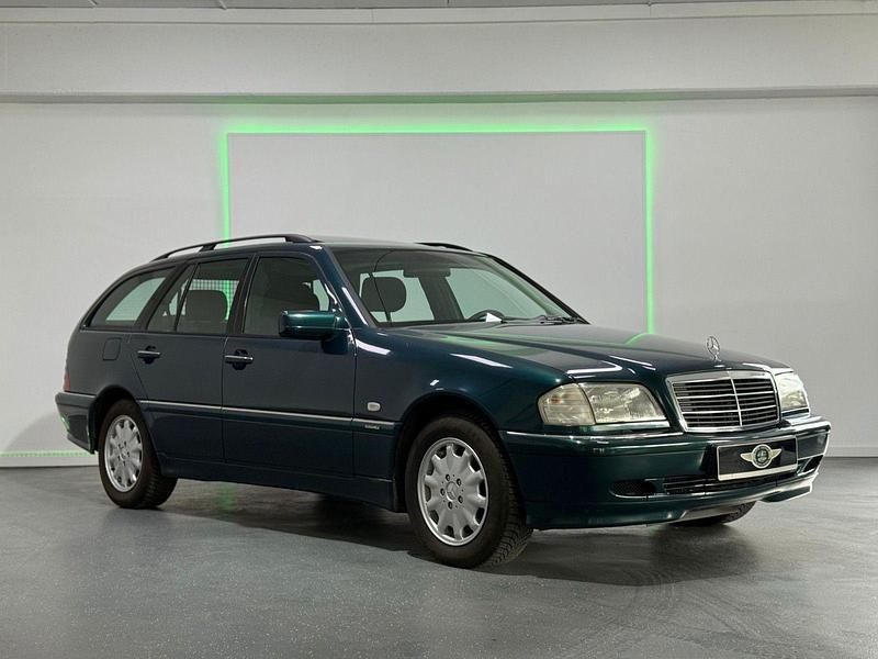 Grün Gebraucht 1997 Mercedes C250 Elegance Kombi | 8.999 € (Guter Preis) - Bild 1/4