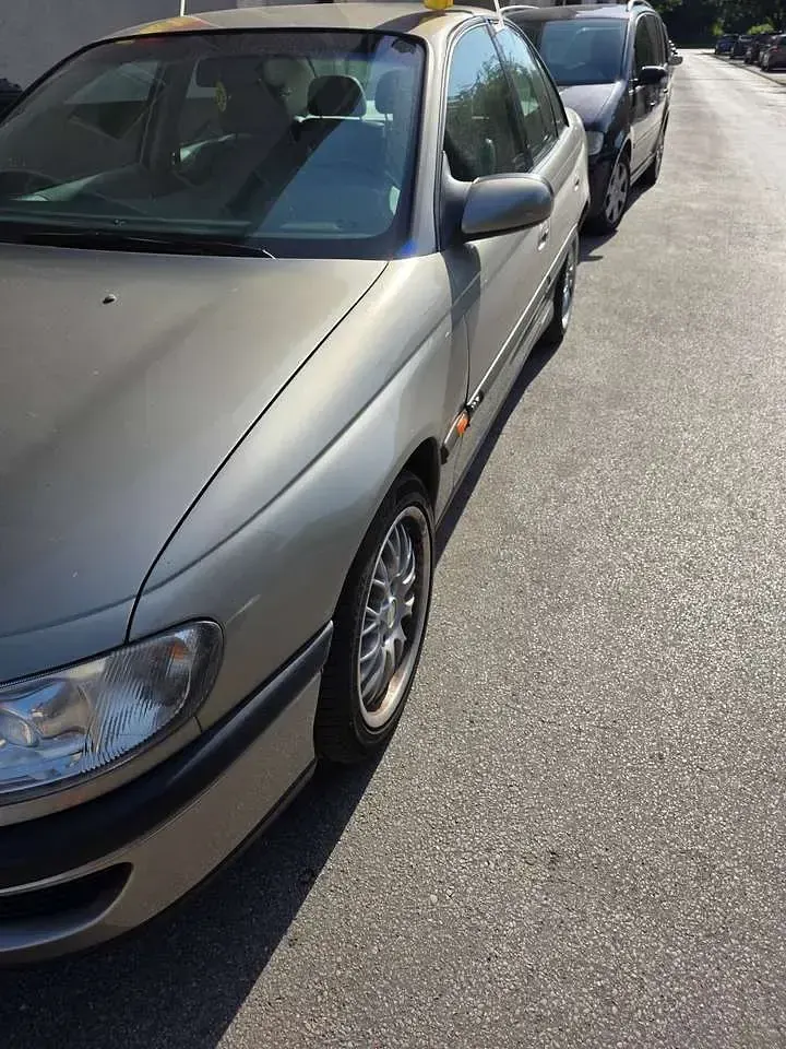 Gebraucht Opel Omega 136 PS (100 kW) 1998 Gold Limousine