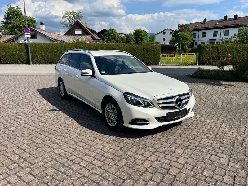 Weiß Gebraucht 2015 Mercedes E200 Kombi | 15.900 € (Fairer Preis) - Bild 1/4