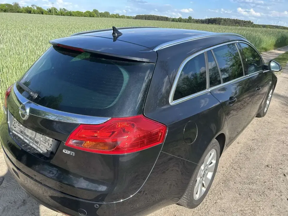 Gebraucht Opel Insignia 160 PS (117 kW) 2012 Schwarz Kombi