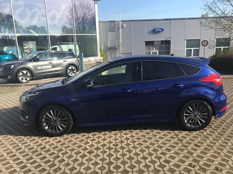 Gebraucht Ford Focus ST-Line 150 PS (110 kW) 2016 Indicblau (metallic) (blau) Limousine