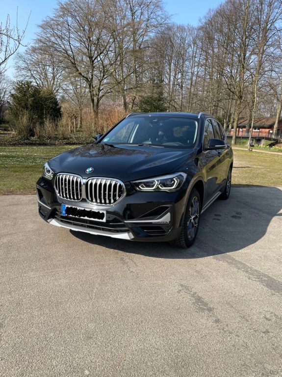 Schwarz Gebraucht 2020 BMW X1 xLine SUV | 29.900 € (Teuer) - Bild 1/4