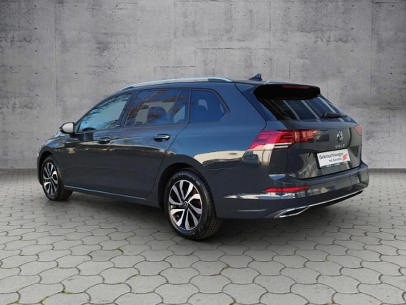 Gebraucht VW Golf VIII Active 150 PS (110 kW) 2022 Uranograu Kombi