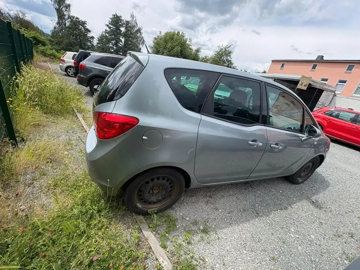 Gebraucht Opel Meriva Innovation 101 PS (74 kW) 2011 Silber Van / Kleinbus