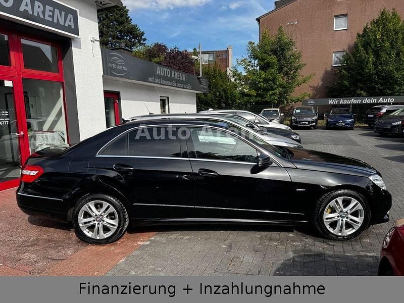 Schwarz Gebraucht 2009 Mercedes E200 Avantgarde Limousine | 8.990 € (Fairer Preis) - Bild 1/4