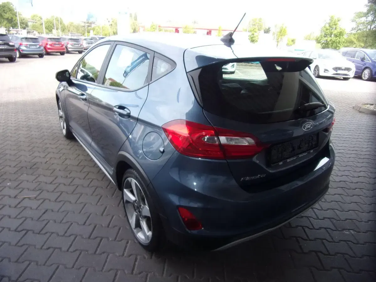 Używany Ford Fiesta Active 140 KM (102 kW) 2019 Niebieski Hatchback