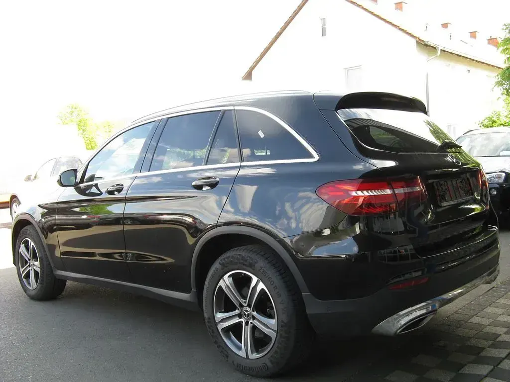 Gebraucht Mercedes GLC250 204 PS (150 kW) 2018 Obsidianschwarz  metalliclack (metallic) SUV