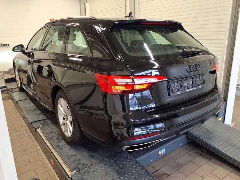 Gebraucht Audi A4 Competition 163 PS (119 kW) 2022 Mythosschwarz metallic (metallic) Kombi
